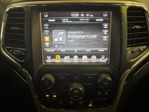 Used 2015 Jeep Grand Cherokee Overland w/ Advanced Technology Group AWD/4WD image 22