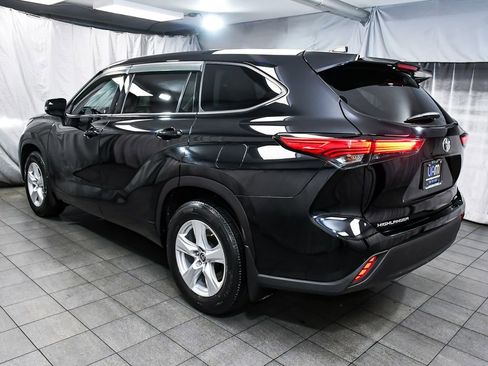 Used 2020 Toyota Highlander L AWD/4WD image 4