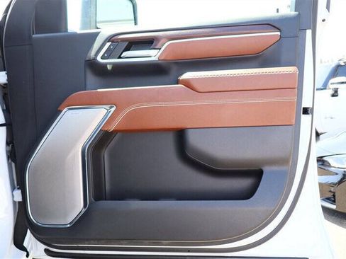 Used 2024 GMC Sierra 3500 Denali Ultimate AWD/4WD image 33