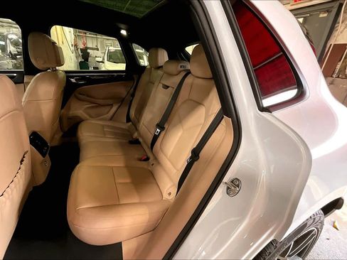 Used 2025 Porsche Macan image 20