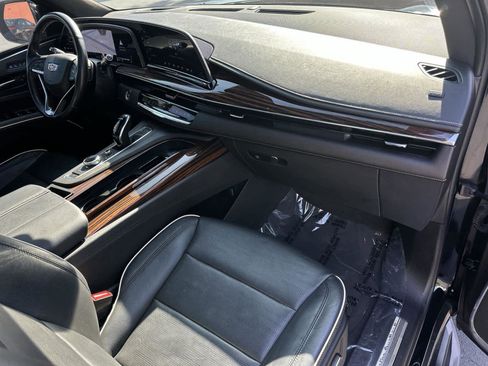 Used 2023 Cadillac Escalade ESV Premium Luxury image 12