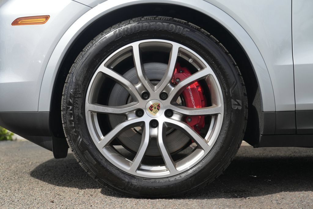 Used 2024 Porsche Cayenne S w/ Sport Chrono Package AWD/4WD image 13