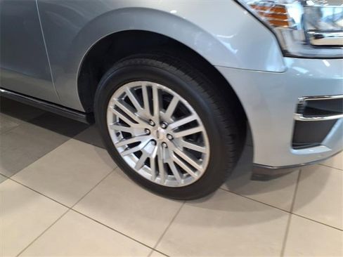 Used 2024 Ford Expedition Limited image 4