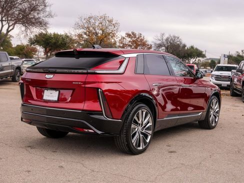 Used 2025 Cadillac Lyriq Luxury image 4