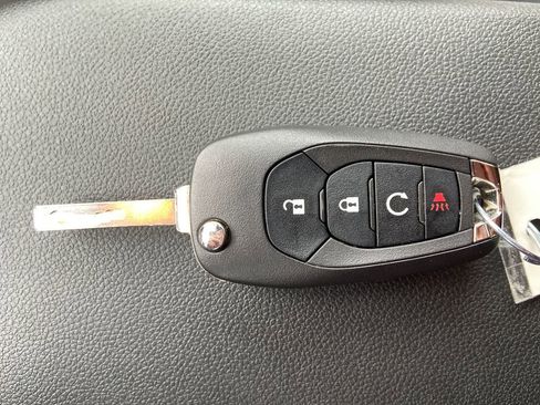 Used 2024 Chevrolet Trax RS w/ Sunroof Package image 34