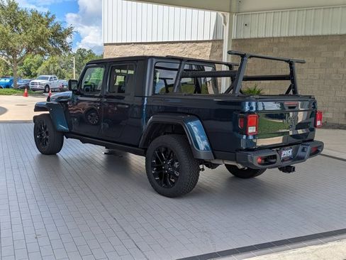Used 2025 Jeep Gladiator Sport AWD/4WD image 7