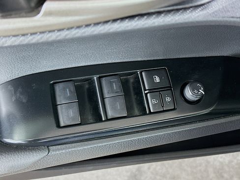 Used 2025 Toyota Camry SE w/ Convenience Package FWD image 15
