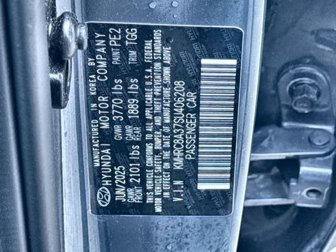 Used 2025 Hyundai Venue SEL FWD image 29