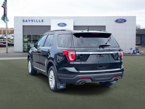 Used 2018 Ford Explorer XLT w/ Equipment Group 202A AWD/4WD image 4