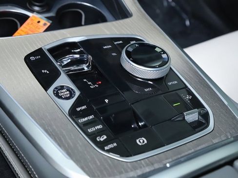 Used 2025 BMW X7 M60i image 27