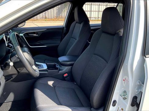 Used 2024 Toyota RAV4 SE image 7