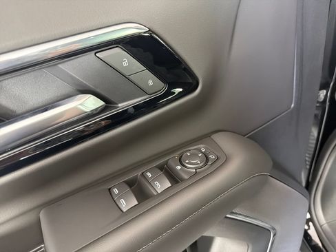 Used 2026 Chevrolet Tahoe LS AWD/4WD image 18