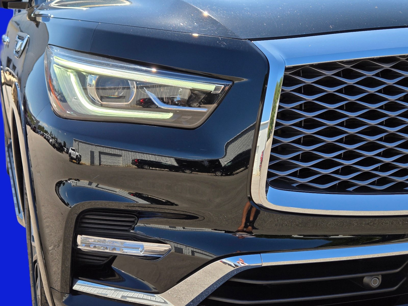 Used 2023 INFINITI QX80 Sensory w/ All-Season Package RWD image 3