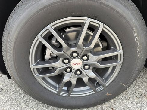 New 2026 GMC Acadia Elevation image 9