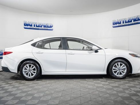 Used 2025 Toyota Camry LE image 12