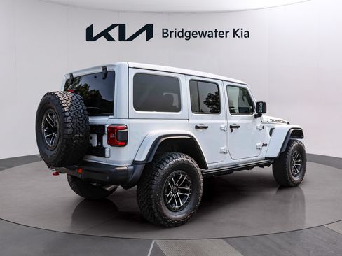 Used 2024 Jeep Wrangler Unlimited Rubicon AWD/4WD image 6