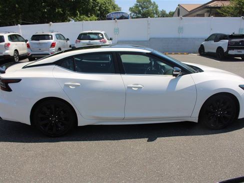 Used 2023 Nissan Maxima SR w/ Sport Mat Group FWD image 4