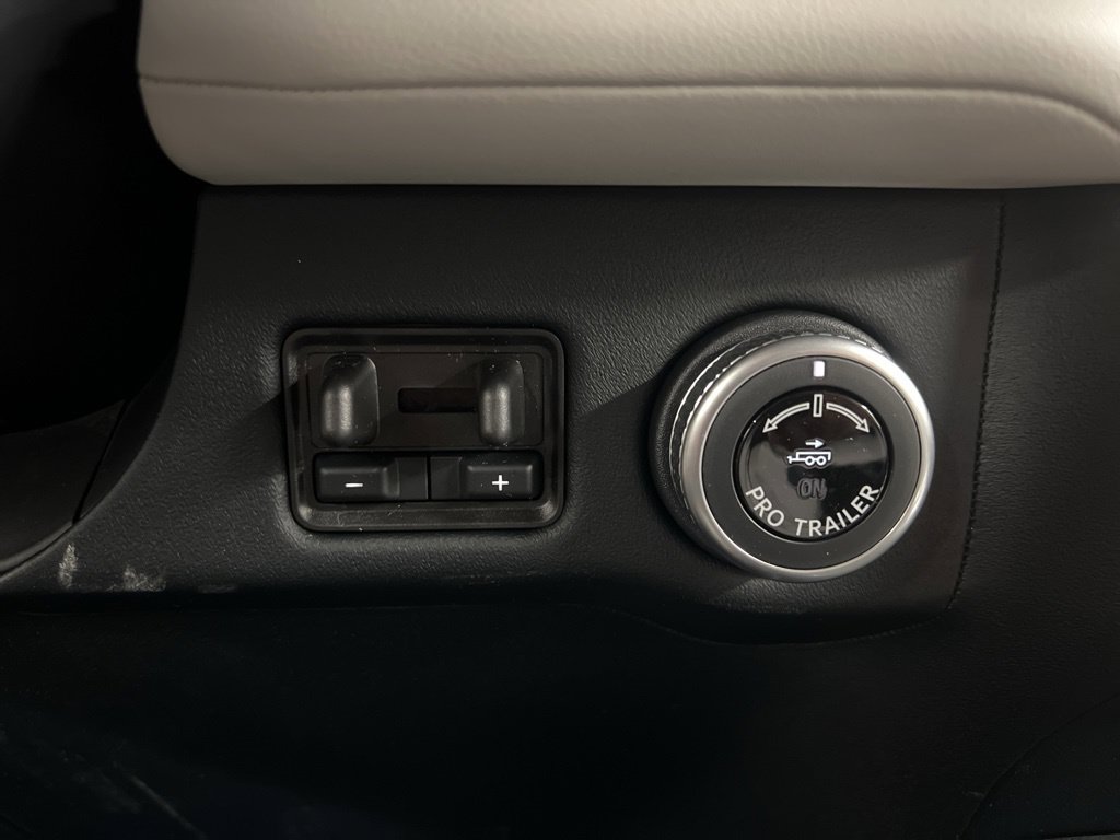 New 2026 Lincoln Navigator Premiere AWD/4WD image 18