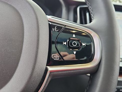 Used 2024 Volvo XC60 B5 Plus image 27