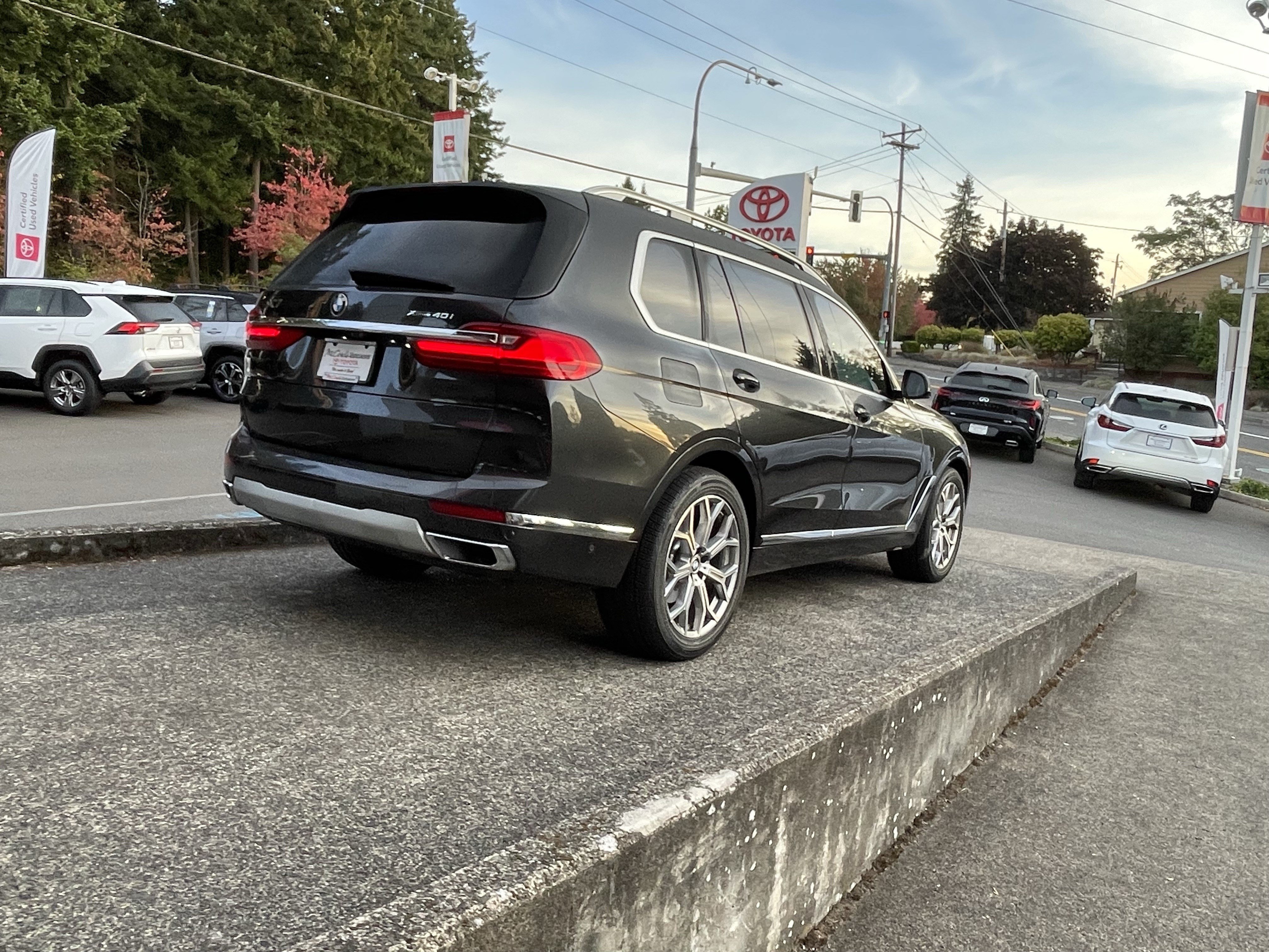 Used 2021 BMW X7 xDrive40i w/ Premium Package AWD/4WD image 8