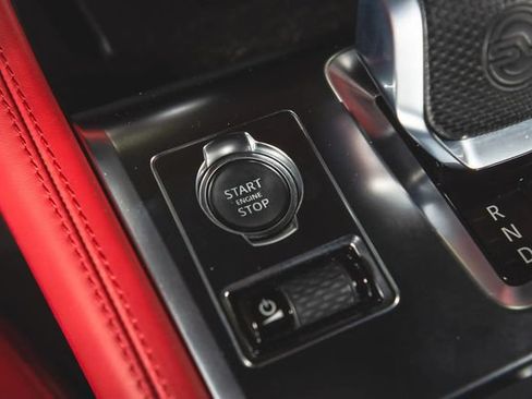 Used 2022 Jaguar F-PACE SVR AWD/4WD image 29