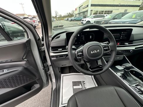 New 2026 Kia Carnival SX FWD image 31