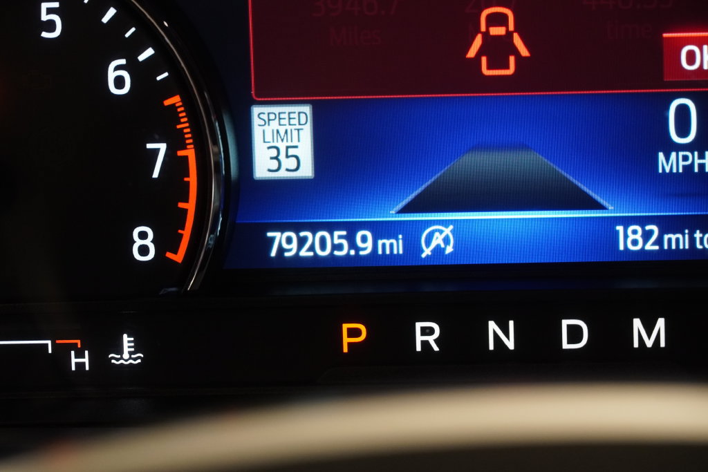 Used 2021 Ford Explorer XLT w/ Equipment Group 202A AWD/4WD image 4