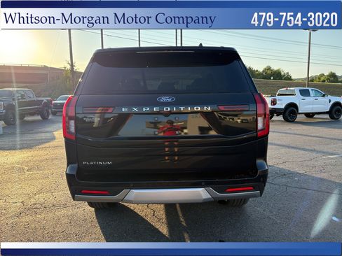 Used 2025 Ford Expedition Platinum w/ Driver's Package AWD/4WD image 7