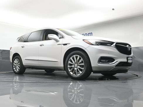 Used 2020 Buick Enclave Premium w/ Sun and Sites Package AWD/4WD image 26