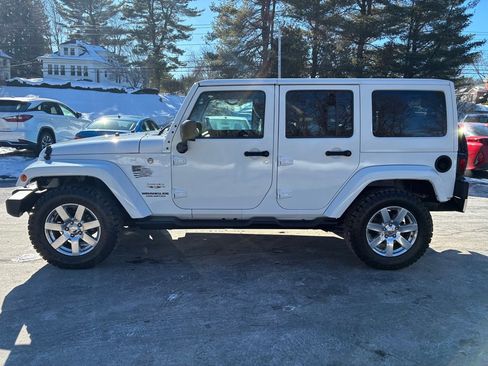 Used 2017 Jeep Wrangler Unlimited Sahara w/ Connectivity Group image 10
