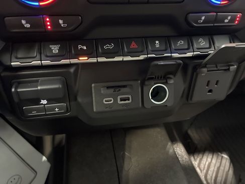 Used 2020 Chevrolet Silverado 2500 LT w/ All Star Edition AWD/4WD image 38