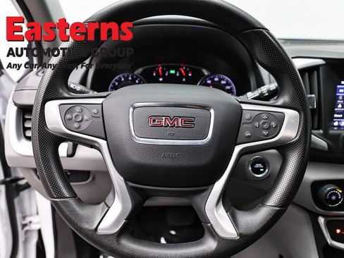 Used 2024 GMC Terrain SLE image 10