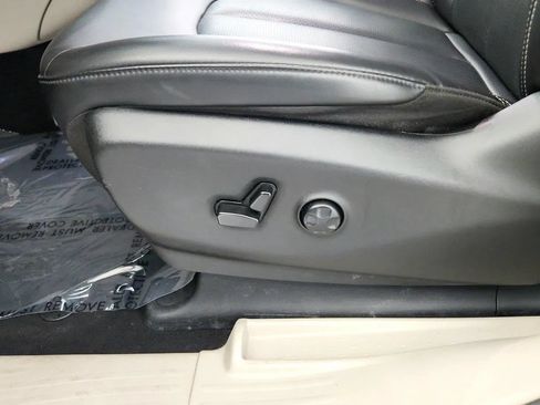 Used 2023 Chrysler Pacifica Touring-L FWD image 21