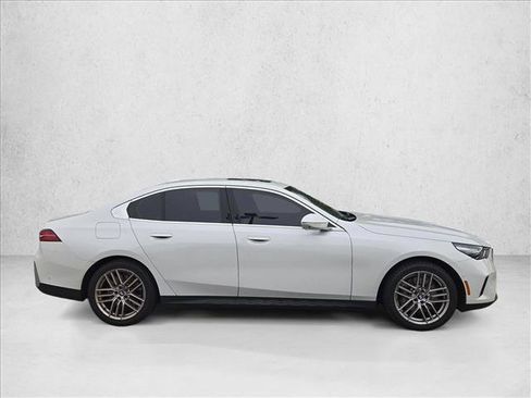 Used 2025 BMW 530i w/ Premium Package RWD image 4