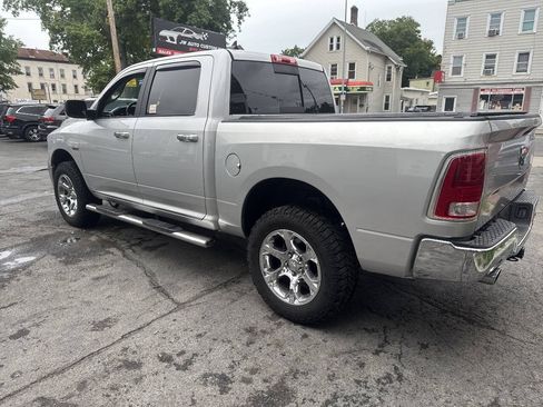 Used 2017 RAM 1500 Laramie AWD/4WD image 9
