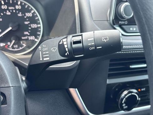 Used 2023 Nissan Rogue S image 25