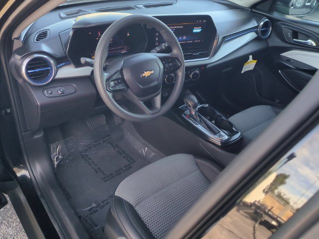 Used 2025 Chevrolet Trax LT FWD image 11