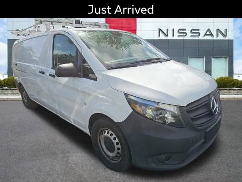 Used 2023 Mercedes-Benz Metris image 1