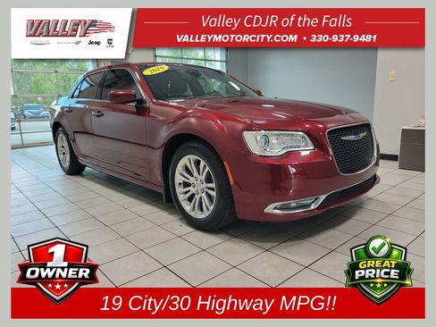 Used 2019 Chrysler 300 Touring w/ Driver Convenience Group RWD image 1