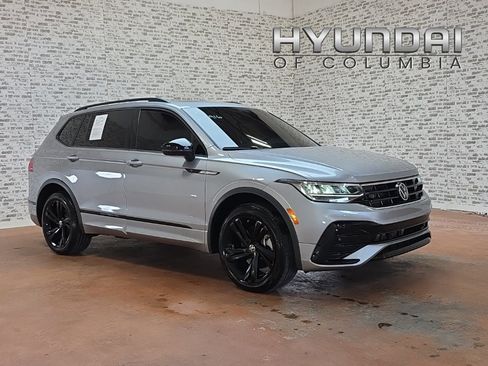 Used 2024 Volkswagen Tiguan SE R-Line image 1