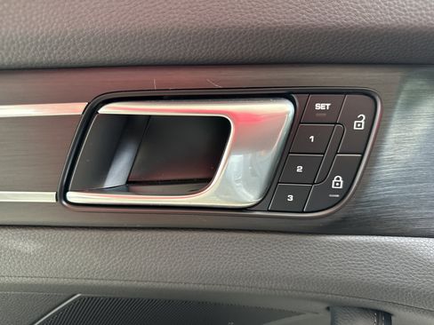 Used 2023 Porsche Panamera Platinum Edition image 18