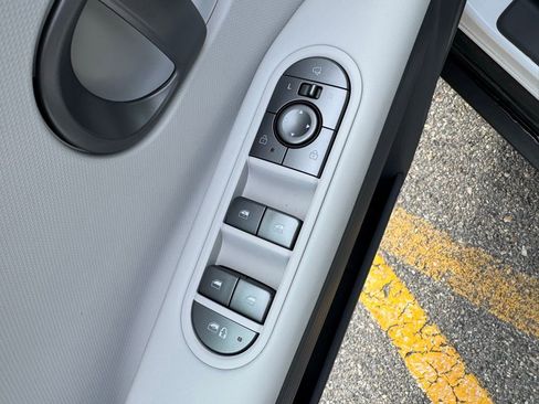 New 2025 Hyundai Ioniq 5 SEL image 17