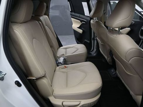 Used 2025 Toyota Highlander Limited FWD image 15