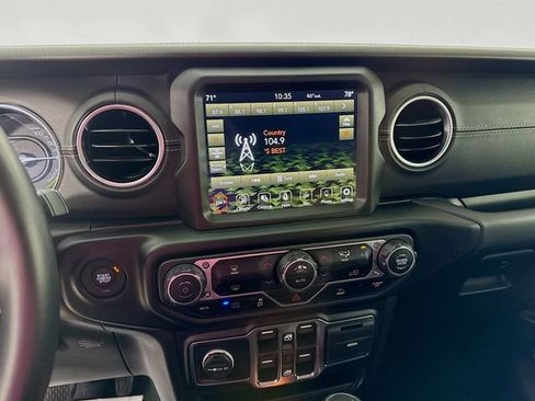 Used 2022 Jeep Wrangler Unlimited Sahara image 15