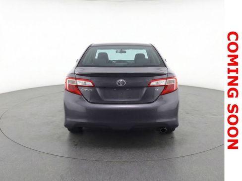 Used 2014 Toyota Camry SE w/ Moonroof Package image 9