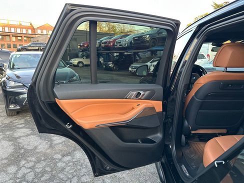 Used 2019 BMW X5 xDrive40i w/ M Sport Package AWD/4WD image 13