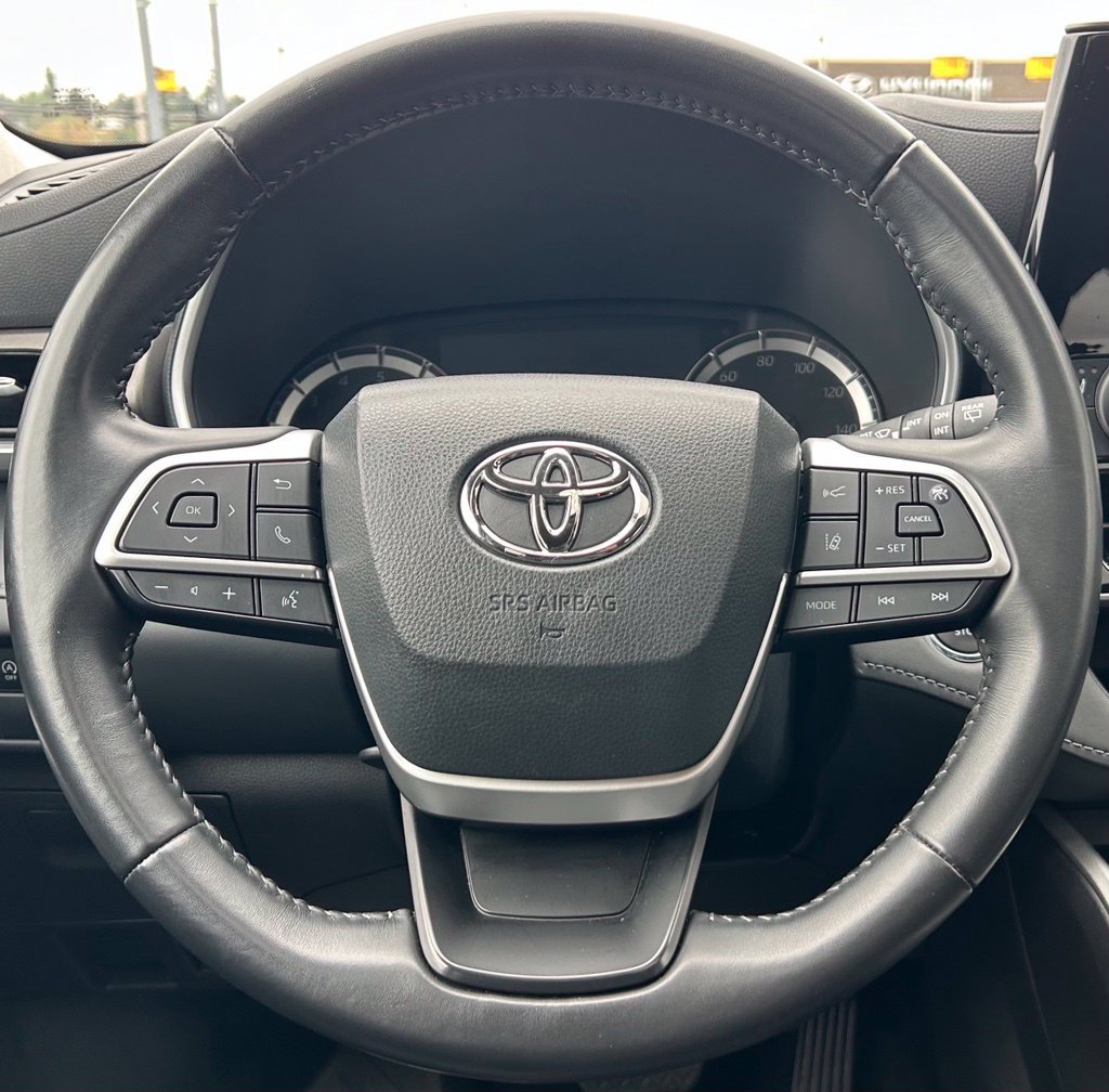 Used 2023 Toyota Highlander XLE AWD/4WD image 23