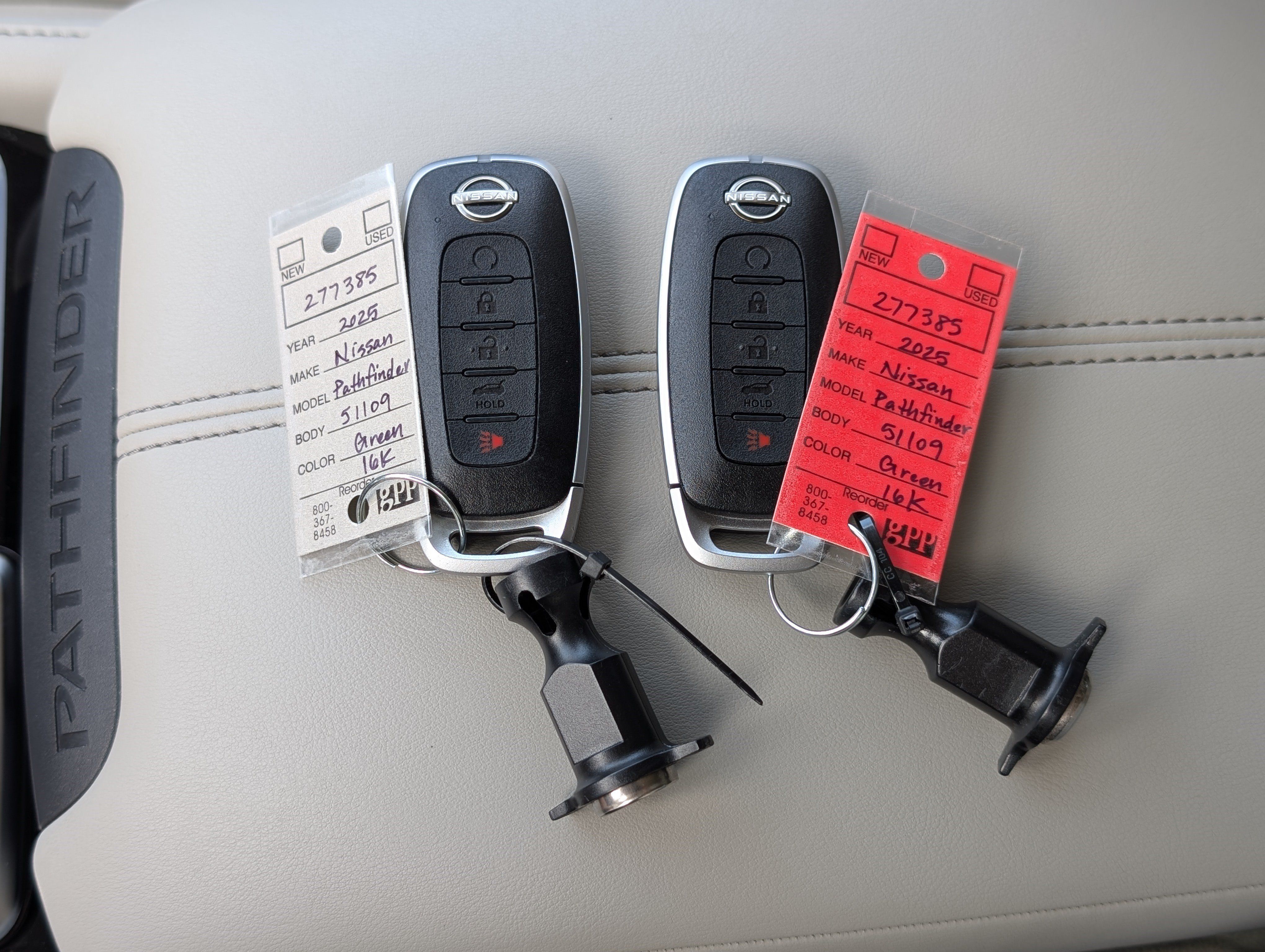 Used 2025 Nissan Pathfinder SL AWD/4WD image 37