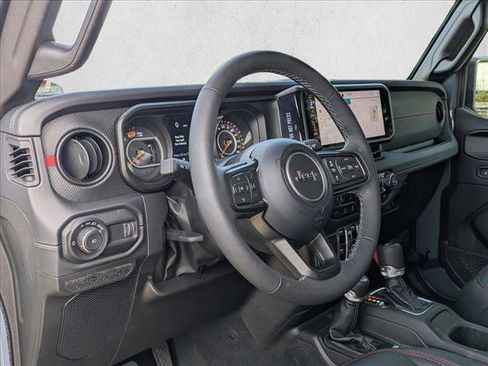 Used 2025 Jeep Wrangler Unlimited Rubicon image 9