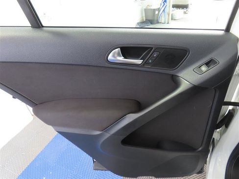 Used 2017 Volkswagen Tiguan Limited AWD/4WD image 29